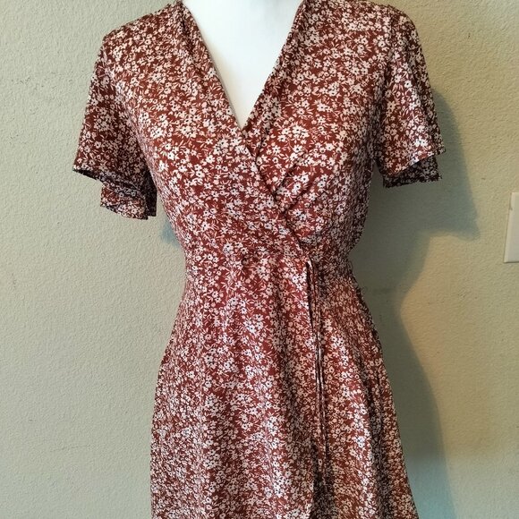 Monteau Los Angeles Floral Dress - Picture 1 of 3